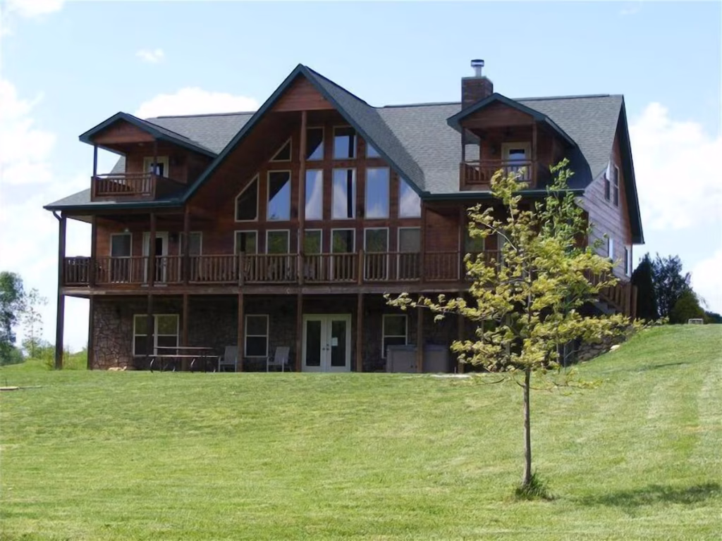 Great BIG CABIN READY TO GO CLOSE TO DOLLYWOOD THEISLAND