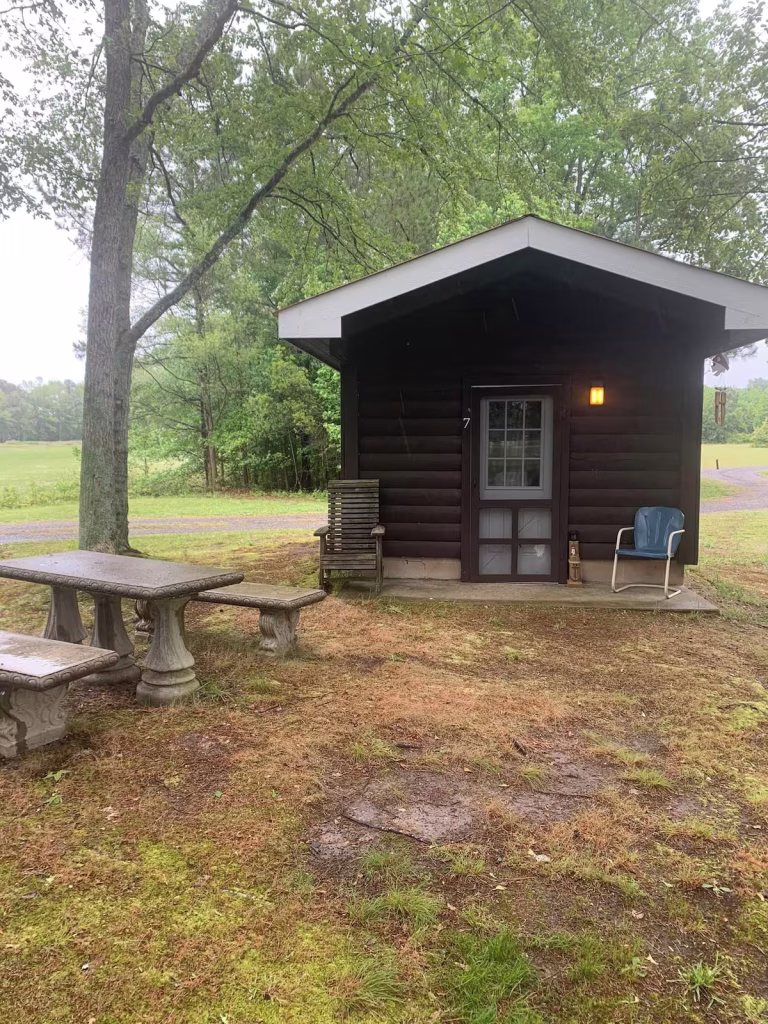 Strawberry-Crossroads-pet-friendly-cabin-in-delaware Strawberry Crossroads Pet friendly cabin in Delaware exterior.