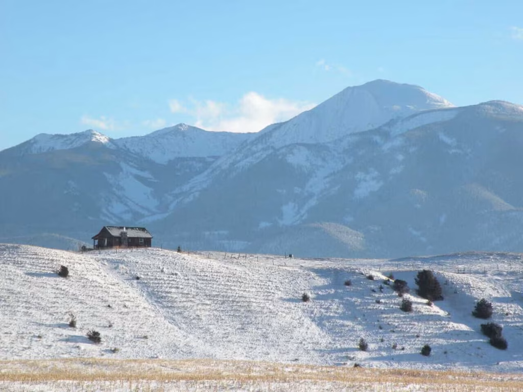 Elk Ridge dog friendly cabin with great views near Yellowstone