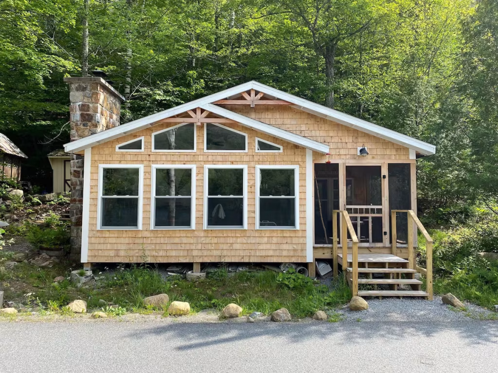 Ultimate couples Quiet and private Lakeside Cottage in the Adirondacks